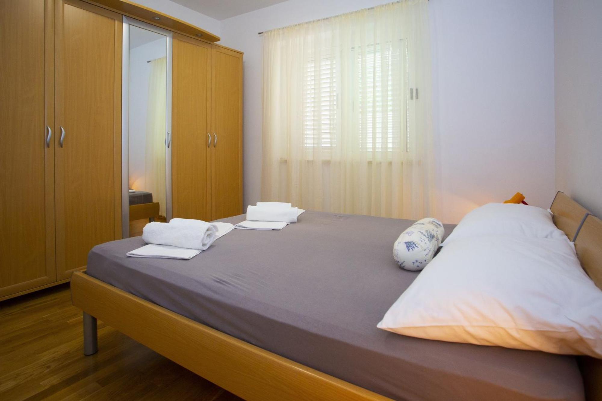 Apartments With A Parking Space Podgora, Makarska - 12816 Room photo