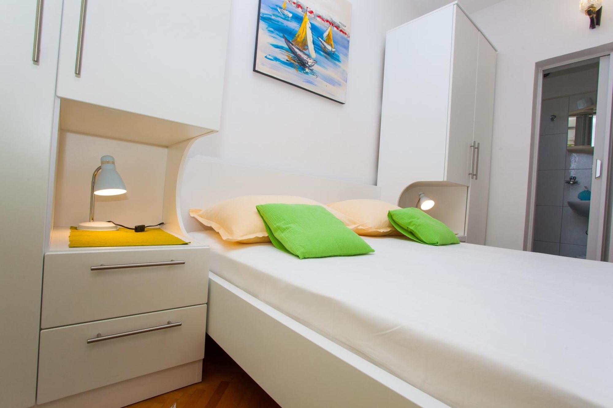 Apartments With A Parking Space Podgora, Makarska - 12816 Room photo